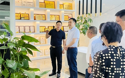 龙华民治街道张高攀书记莅临球速体育考察、指导，助力球速体育持续健康发展！